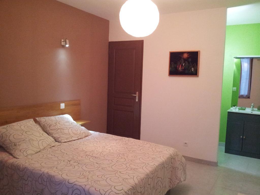 Bed and Breakfast Millot Conilhac Zimmer foto